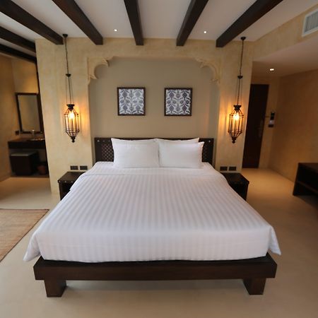 Dewan Bangkok Hotel Екстериор снимка