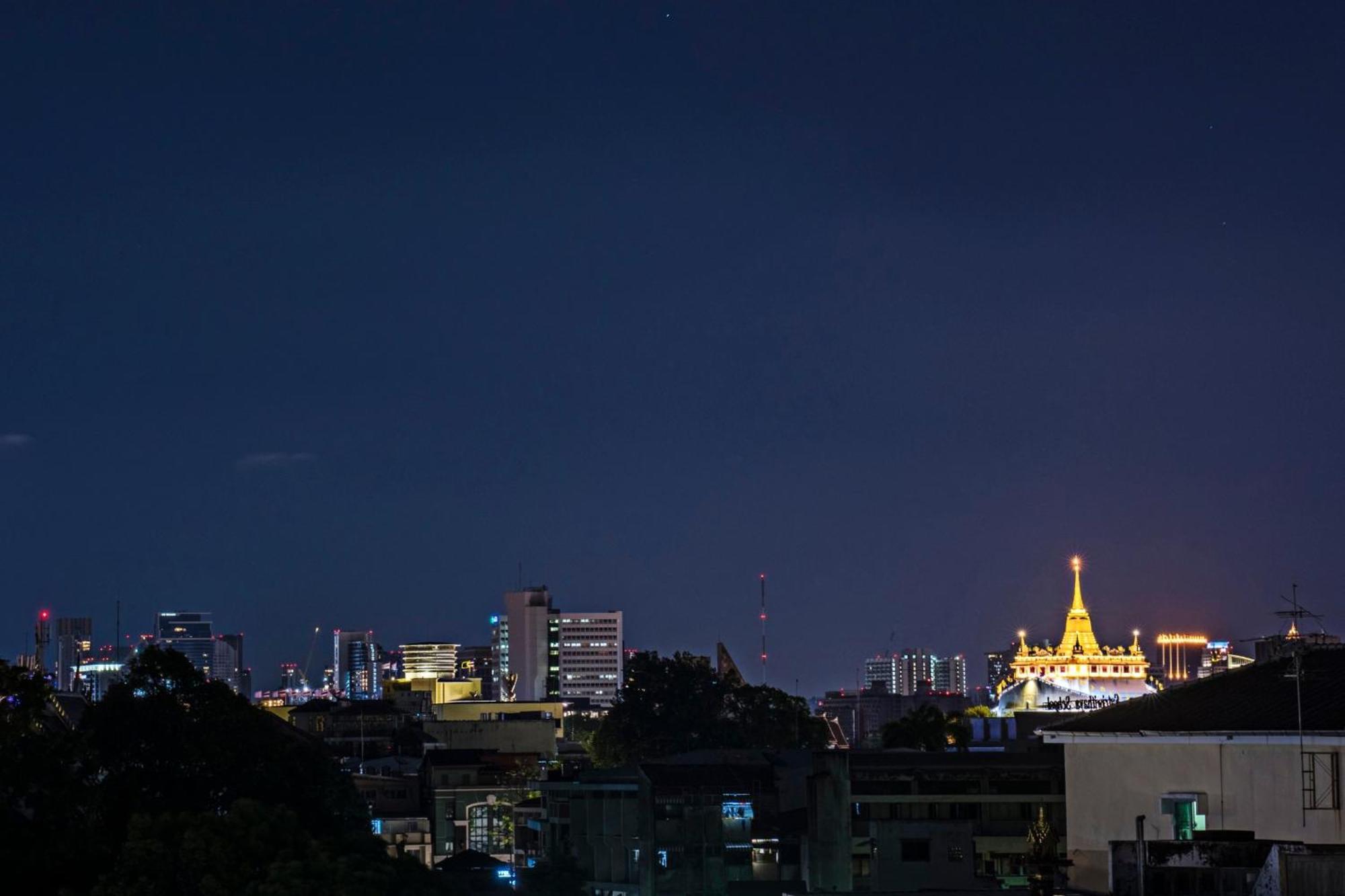 Dewan Bangkok Hotel Екстериор снимка