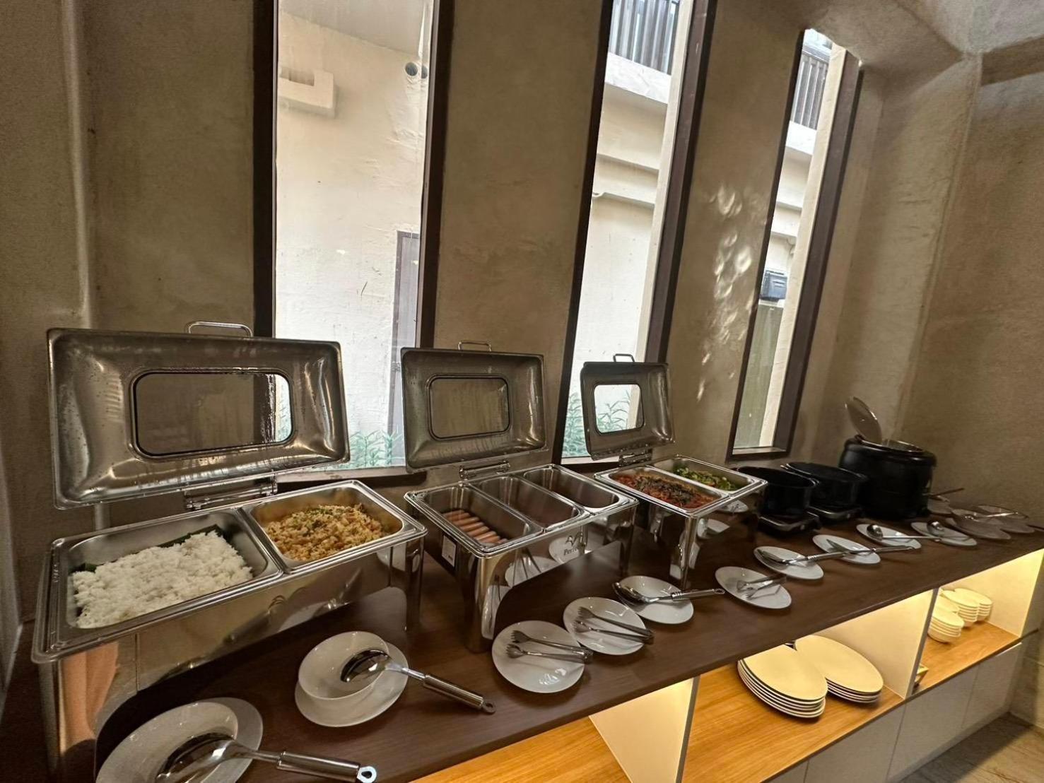 Dewan Bangkok Hotel Екстериор снимка
